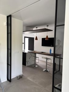 Separador de ambiente de cristal de tipo industrial (abierto).